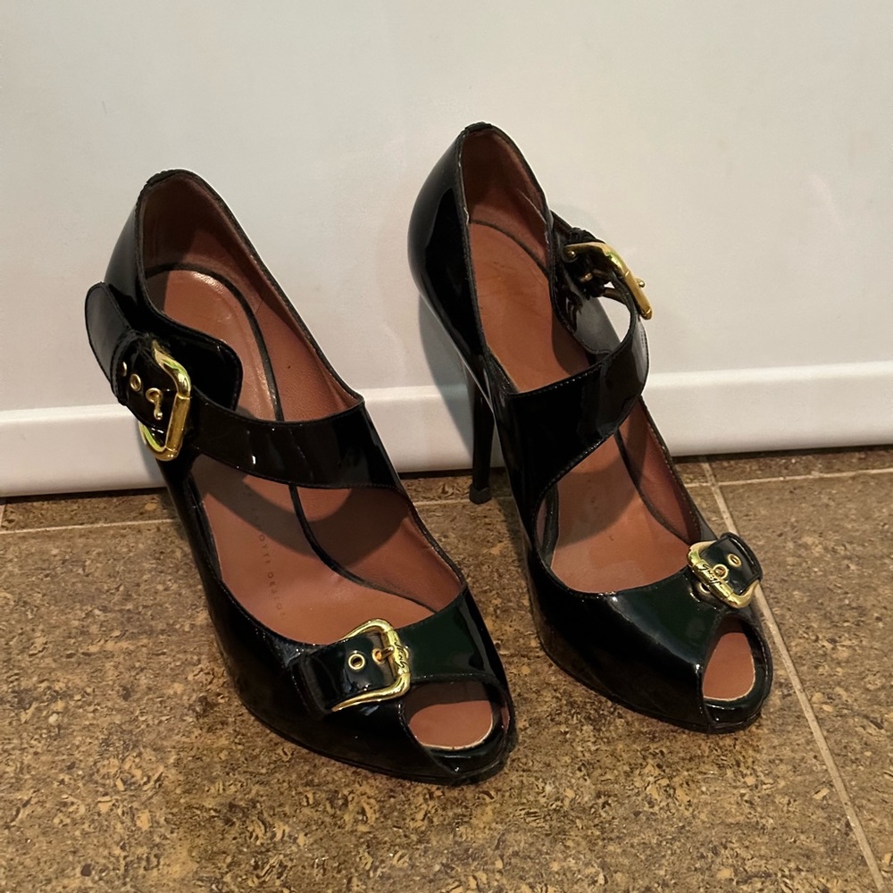 Giuseppe Zanotti Women potent leather black pumps with gold buckle Size 37, 6.5